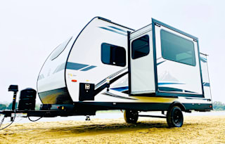 2023 BRAND NEW! Ultra light & easy-to-tow! Sleeps8