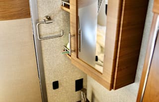 2019 Winnebago Navion 24J