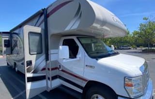 Make great memories in our Roomy Thor Chateau 31L!