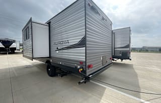 2024 Aurora Light 18BHS Queen Bed and Bunks!