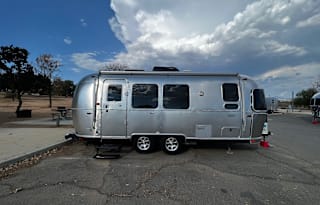 Airstream Flying Cloud 23FB - Wife Approved