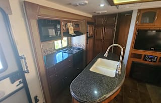 2014 Coachmen RV Freedom Express Sleeps 10