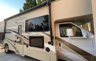 Thor Motor  Freedom Elite 29FE With Solar Panels