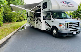 2022 Thor Four Winds 31E (with Bunkhouse)