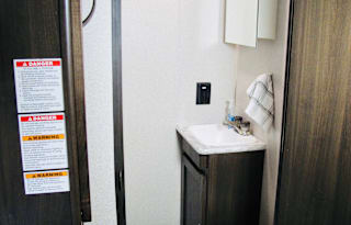 Light & Family Friendly Springdale 18Ft 5 Person