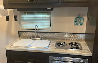 Super Light Toy Hauler, Sleeps 6, Lots of Extras!