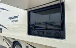 Adventure awaits you in this beautiful Jayco RV
