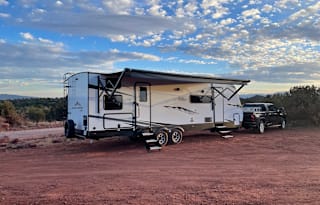 NEW 2022 - SLEEPS 10 - EASY TOWING - JUST BRING YOUR GROCERIES - DELIVERY & SETUP AVAILABLE