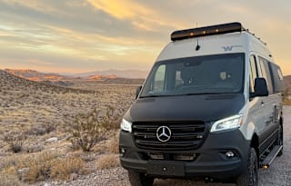 Epic Desert Rentals - 4x4 Mercedes Revel