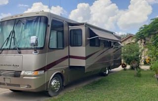 2002 Newmar Mountain aire 3778 Family Adventure