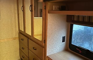 2008 Winnebago Adventurer 33C