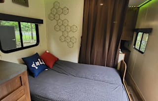 2017 Jayco - Sleeps 8- Delivery Available