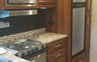 Modern 5th Wheel- ONLY set up on a local campsite