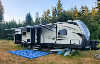 Clean & stocked! 2018 Keystone RV Outback 335CG