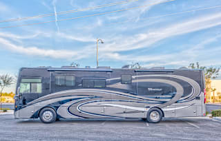 2022 Thor Motor Coach Venetian A40