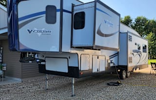 2015 Forest River RV V-Cross plantinum VRL
