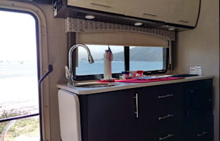 2018 Thor Motor Coach Vegas 25.3