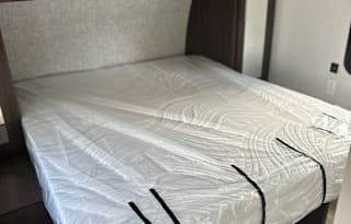 2020 Forest River Salem (sleeps 8)