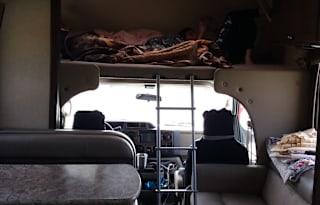2017 class-c Thor Chateau 29g E450 29ft 3tvs