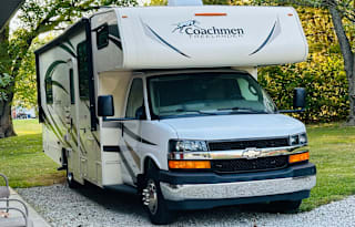 Roadtrip Rhonda: Class C RV Sleeps 6