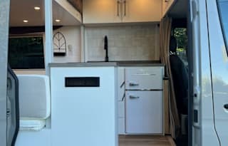 2022 Light Travelers Mercedes Sprinter