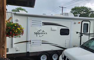 Great Family Getaway w/ 2 Slide Outs(Hybrid)