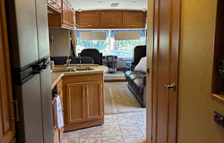 Adventure-Ready 32'  Winnebago Voyage!
