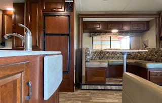 2016 Forest River Sunseeker | Clean | Easy-Driving | Room for the Family
