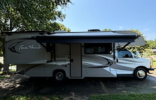 RB’s Pet Friendly RV