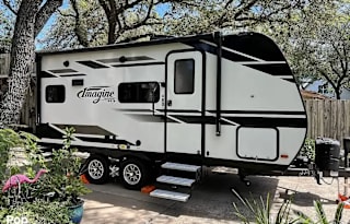 Kozy Kamper with Dream Kitchen