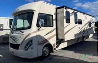 2018 THOR 32.1 ACE 2 FULL BATHS, KING,PET FRIENDLY