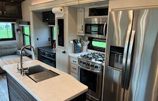 2022 Jayco Sleeps 8 Ready for your Next Adventure!