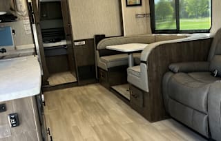 2022 RV/ Families, Couples, Friends or Business