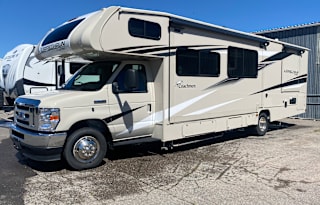 Coachmen 319MB 32ft