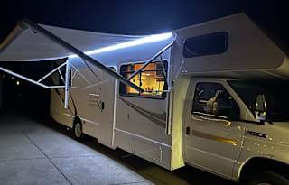 Fully loaded 2015 Thor Motor Coach Majestic