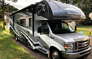 Roomy Family Fun Seeker! w/ 2 Slide Outs