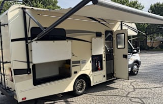 2018 Coachman Freelander Micro. Fully loaded!