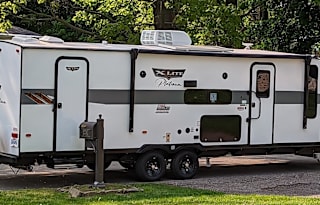 2023 Wildwood x lite sleeps 10!!