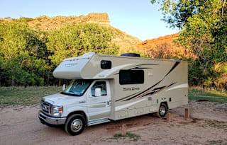 "Daphne" the Winnebago Minnie Winnie 25B