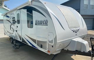 2018 Lance 27' Adventure Trailer Sleeps 4