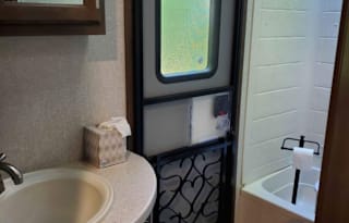 Pet Friendly Rental with Bunks & King Size bed!