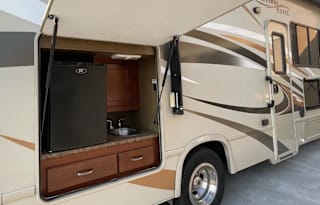 Thor Motor  Freedom Elite 29FE With Solar Panels