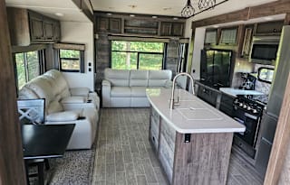 42' Bighorn - Insurance Included