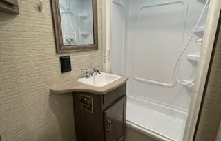2022 Winnebago Vista 27P