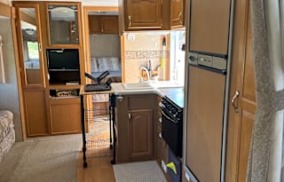 Large Camper - Vacation Ready/Full of Amenities