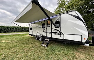 2021 Keystone Bullet 243BHS Sleeps 8!