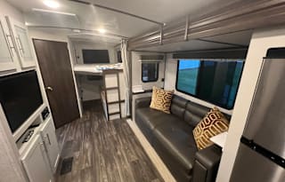 2021 Keystone RV Bullet 250BHS - Sleeps 8!
