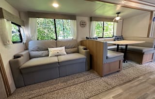 All-Inclusive Experience - 34' 2022 Avenger 27DBS
