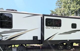 Spacious & Stylish RV Perfect for Entertaining