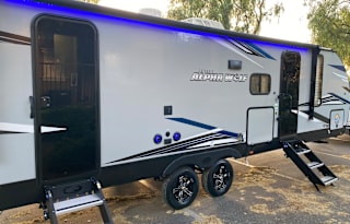 2022 model Spacious Floorplan Family Bunkhouse